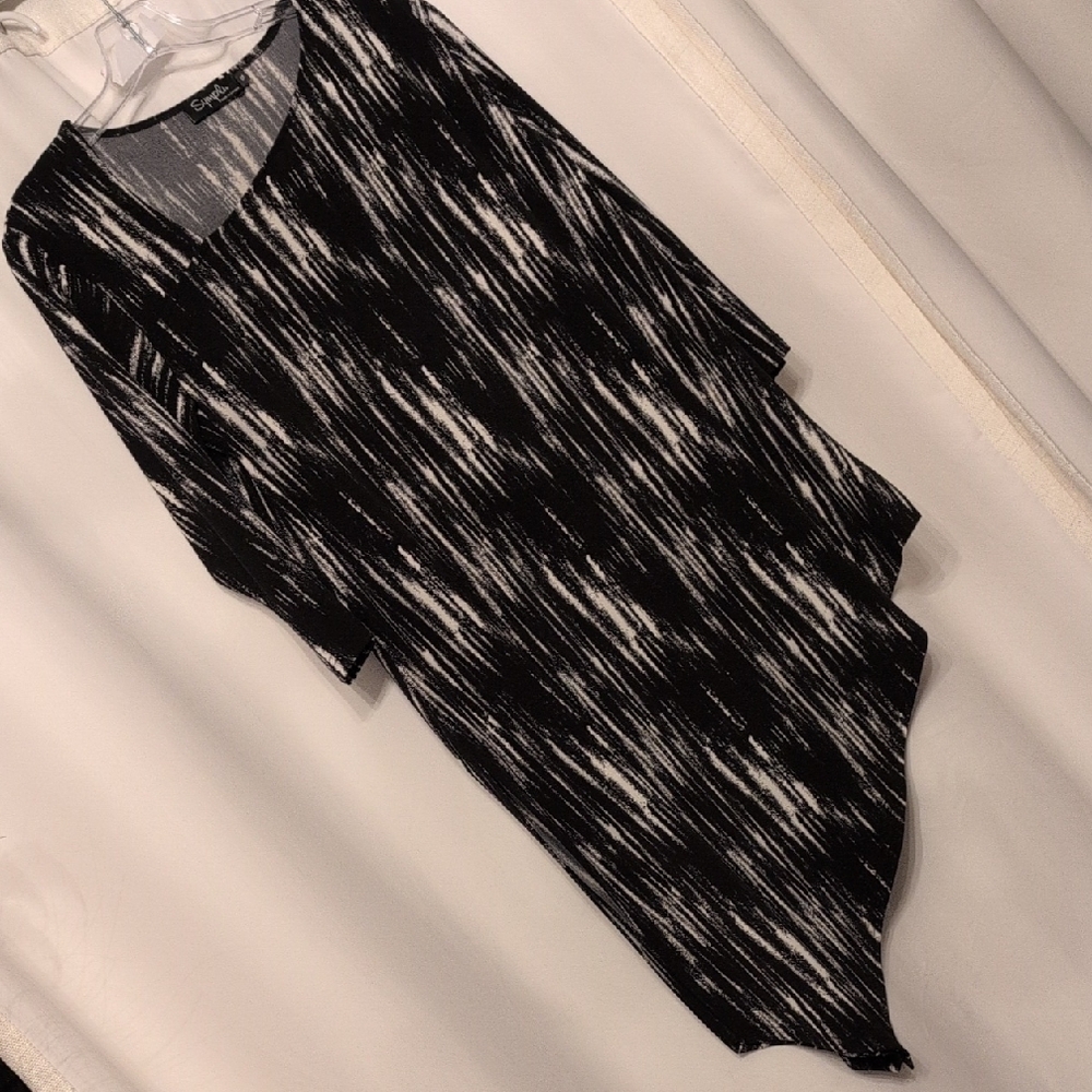 Sympli Monochrome Textured Top